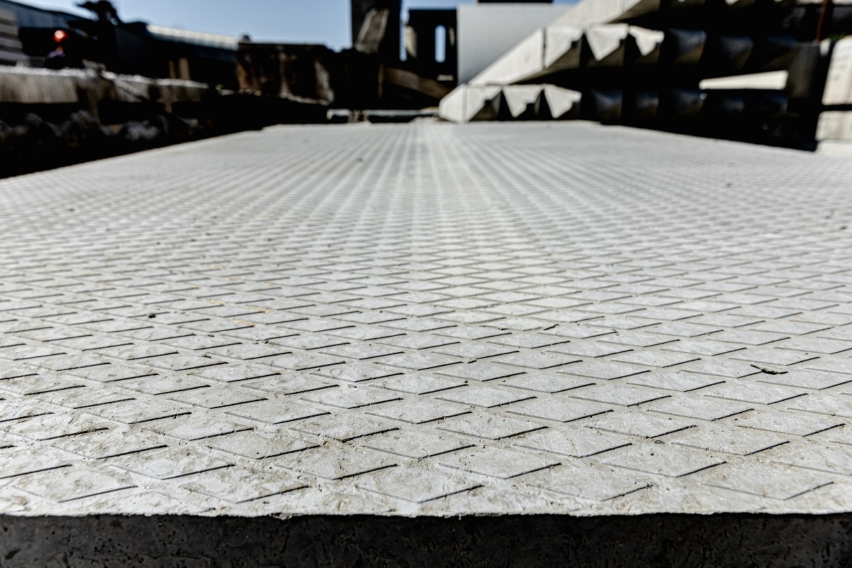 Дорожные и аэродромные плиты в наличии по выгодной цене!