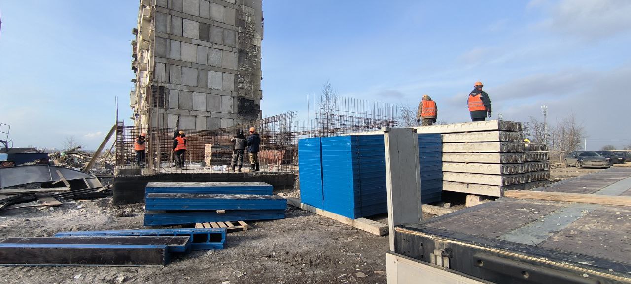 Поставка плит перекрытия на строительную площадку