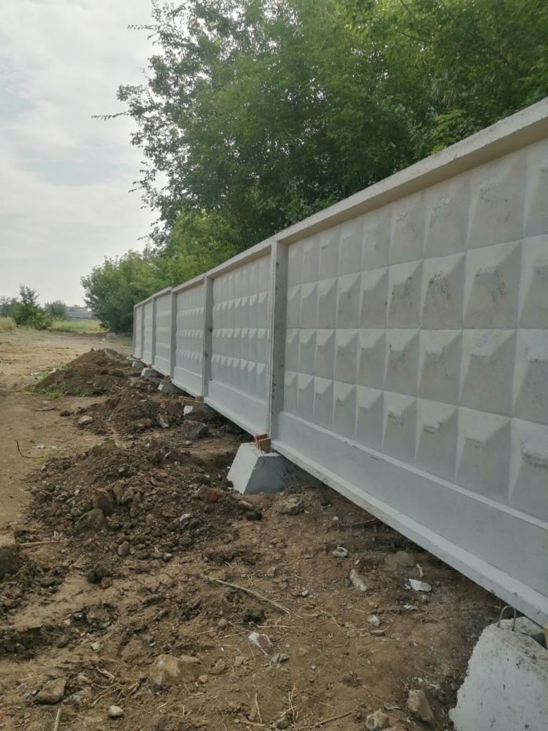 Плиты заборные железобетонные